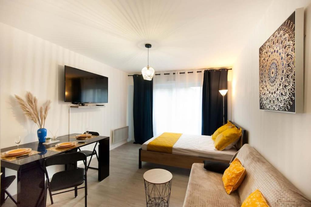 Le Prestigieux Centre Gare Wifi Et Parking Gratuit Lägenhet Amiens Exteriör bild