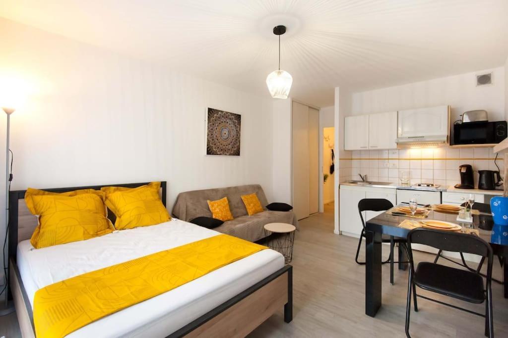 Le Prestigieux Centre Gare Wifi Et Parking Gratuit Lägenhet Amiens Exteriör bild